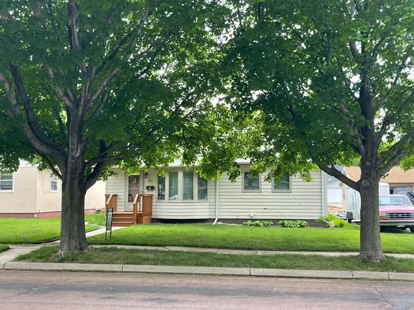 615 S Minnesota St, Mitchell, SD 57301