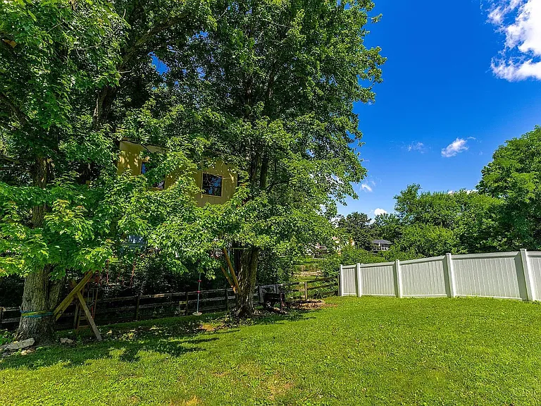 8187 Woodward Dr — Photo 13