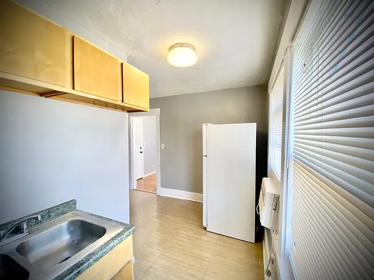 725 E 5th St #7 — Photo 6