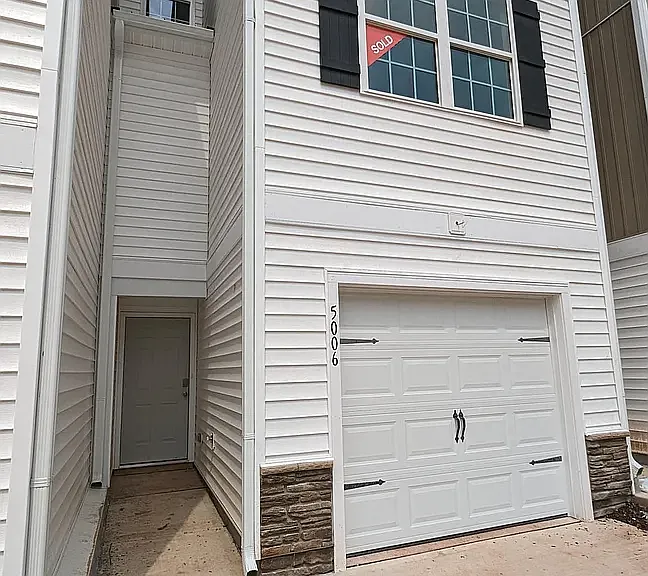 5006 Jayden Dr — Photo 2