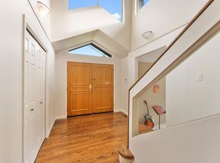 3901 Braemar Pl, North Vancouver, BC V7N 4M8