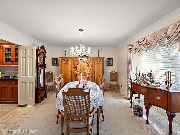 4th image of 1319 Charrington Rd