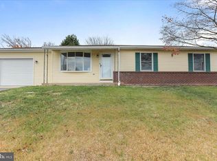 1349 Cedarwood Dr, Hagerstown, MD