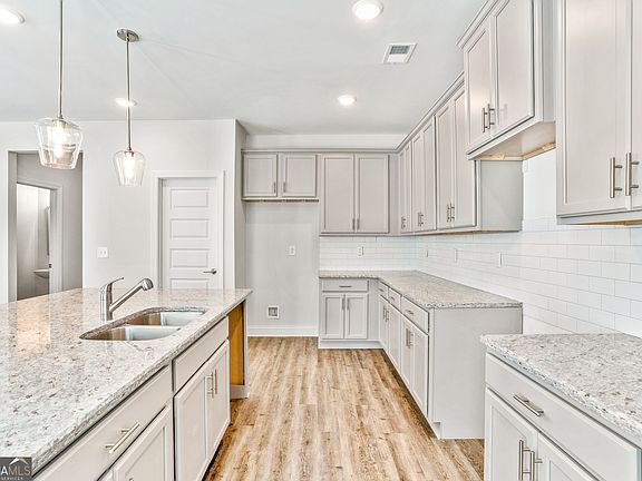 7th image of this home