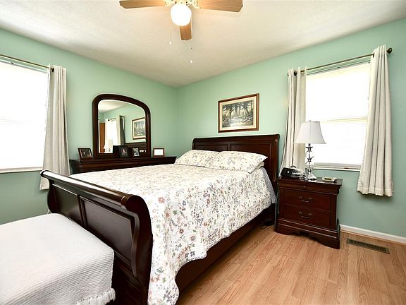 3rd image of 4467 Lee Dr NW