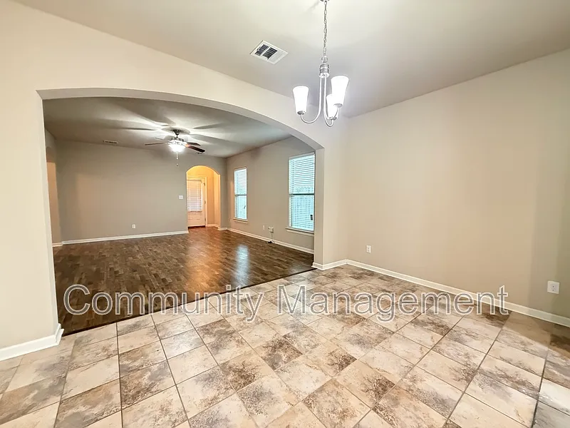 3 bed, 2.0 bath, 1631 sqft, $2,295 — Photo 3