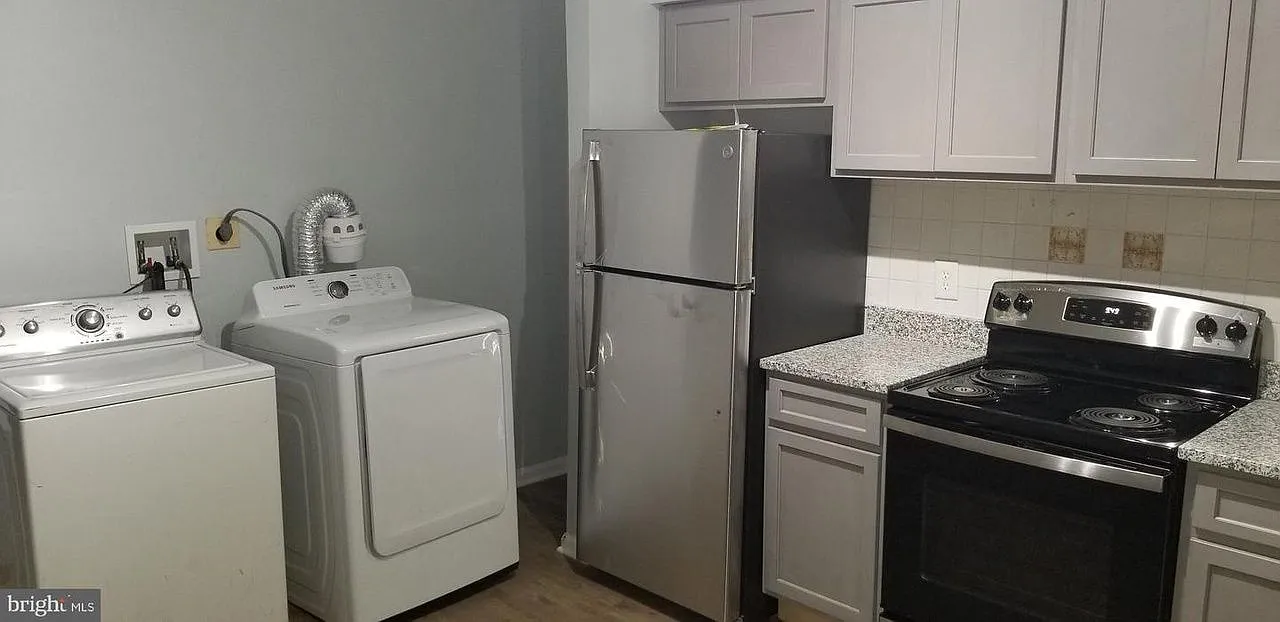 Newly Renovated 4 BD / 2 BA Townhouse with Modern Granite Kitchen & Private Deck! — Photo 4
