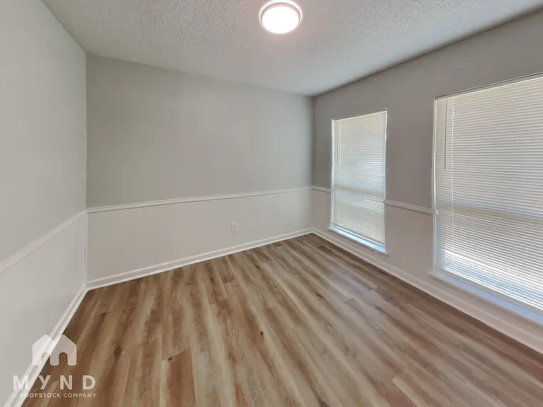 3305 Heritage Ln — Photo 11