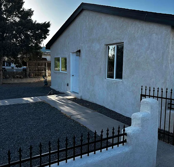 1325 San Andres Ave NW #A — Photo 2