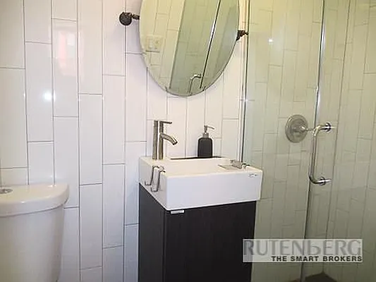 Rented by R New York | media 17
