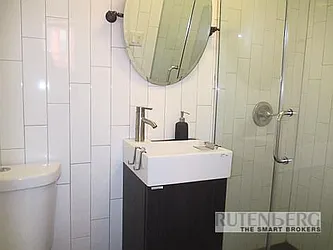 Rented by R New York
