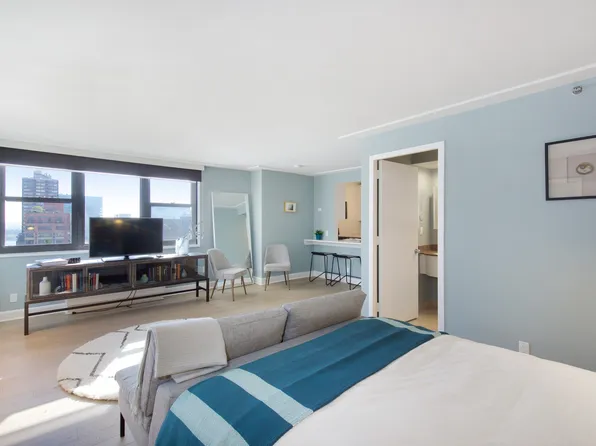 150 East 34th Street image 18 of 36