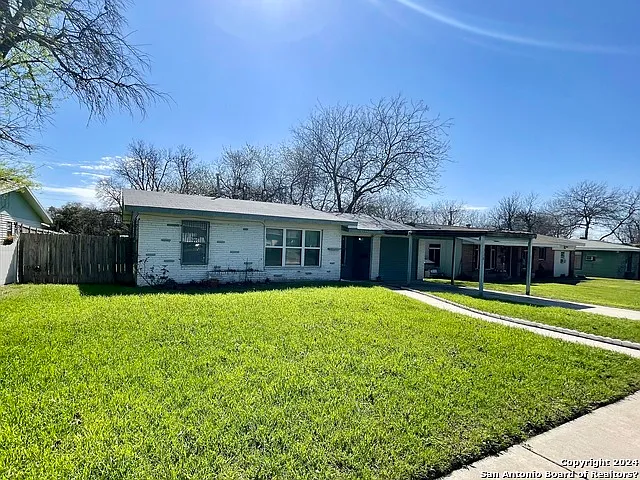 Building Photo - 338 Addax Dr