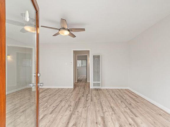 3rd image of 2330 1/2 Montclair St
