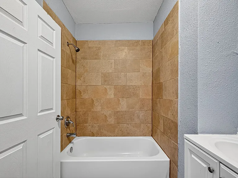 10106 Sierra Dr — Photo 12