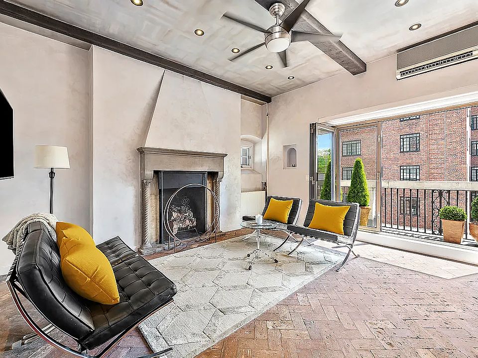1st image of 71 W Washington Pl #5A