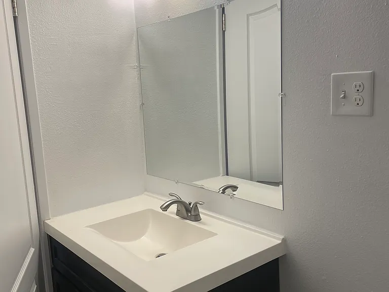 221 W Tulare Ave #Q — Photo 10