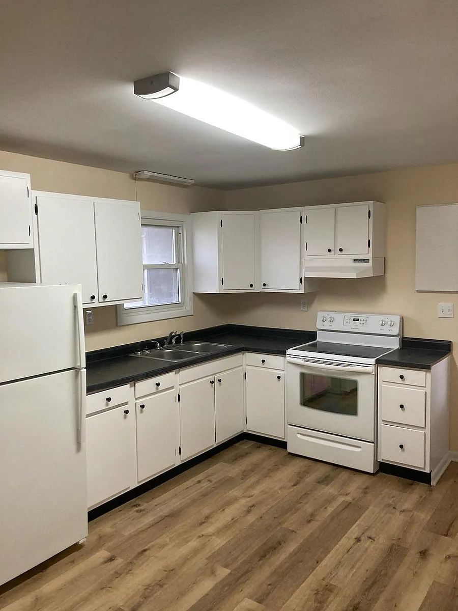Building Photo - 1025 S Fillmore Rd #2