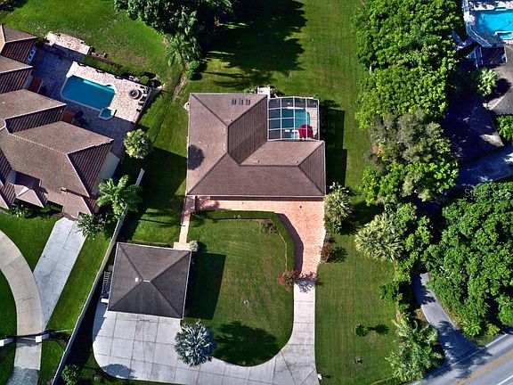 5th image of 229 W Lake Summit Dr