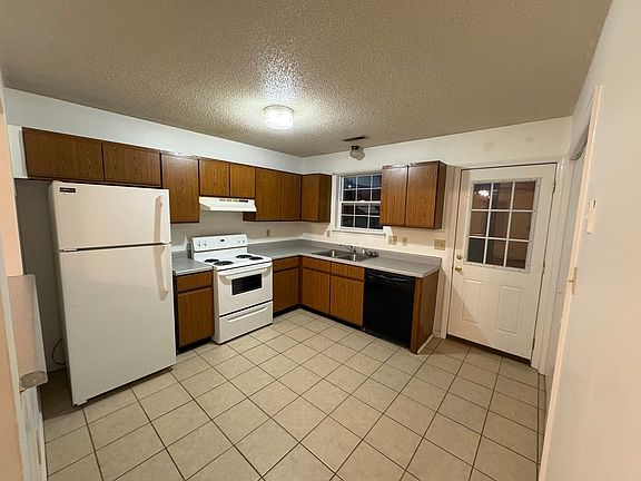 3rd image of 2296 Knollwood Ln
