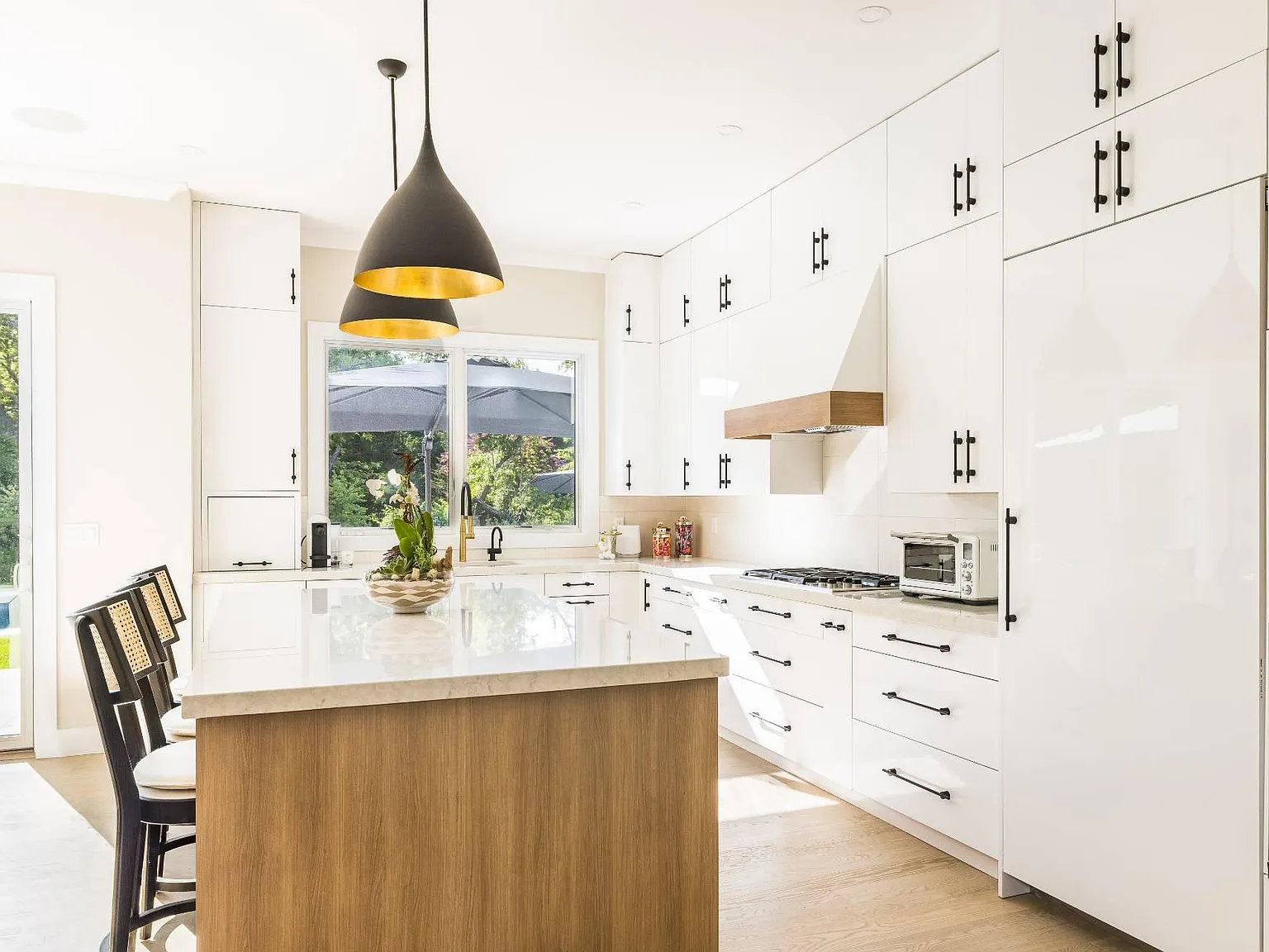 Sophisticated Modern Living in Sag Harbor — Photo 3