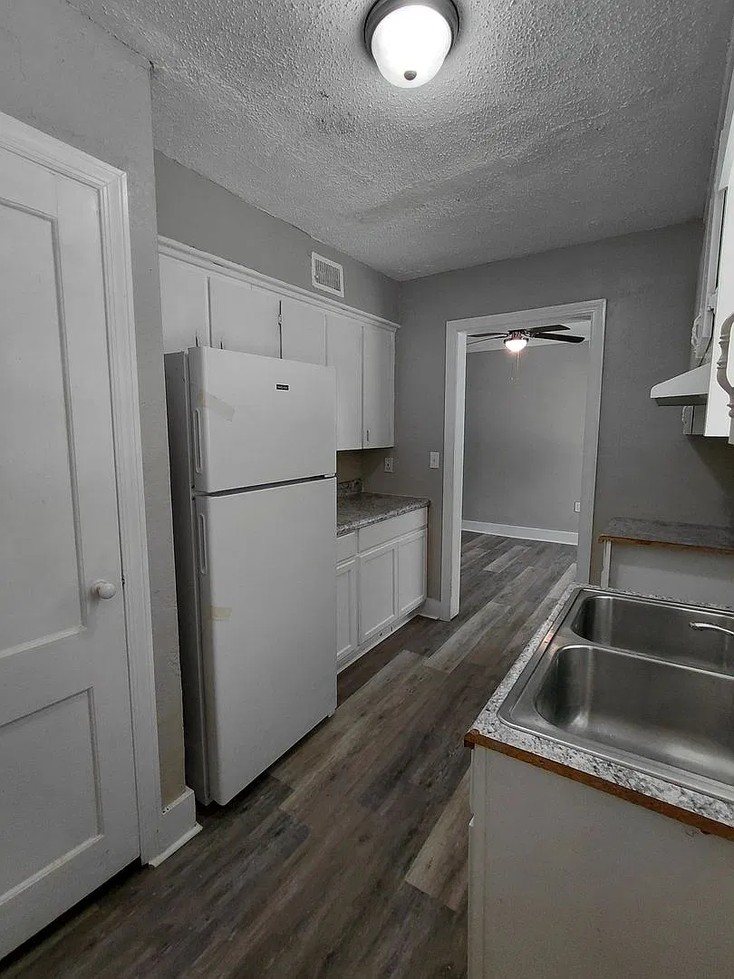 Historic Brookwood Apartments — Photo 1