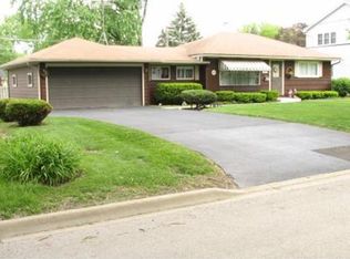 2702 Oriole Ln, Rolling Meadows, IL 60008