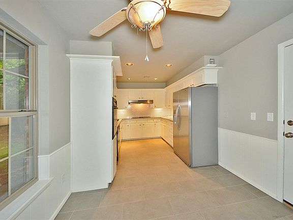 5th image of 3100 Chaucer Dr