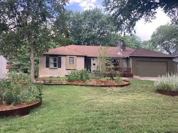 10212 Tracy Ave, Kansas City, MO 64131