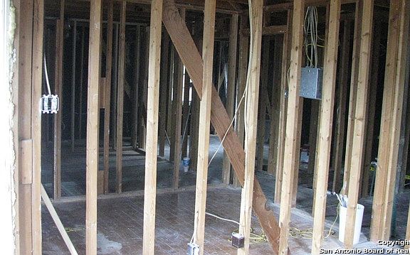 2nd image of 410 Estrella St