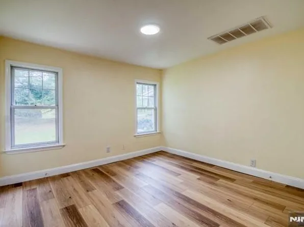 204 Pascack Rd #2, Park Ridge, NJ 07656