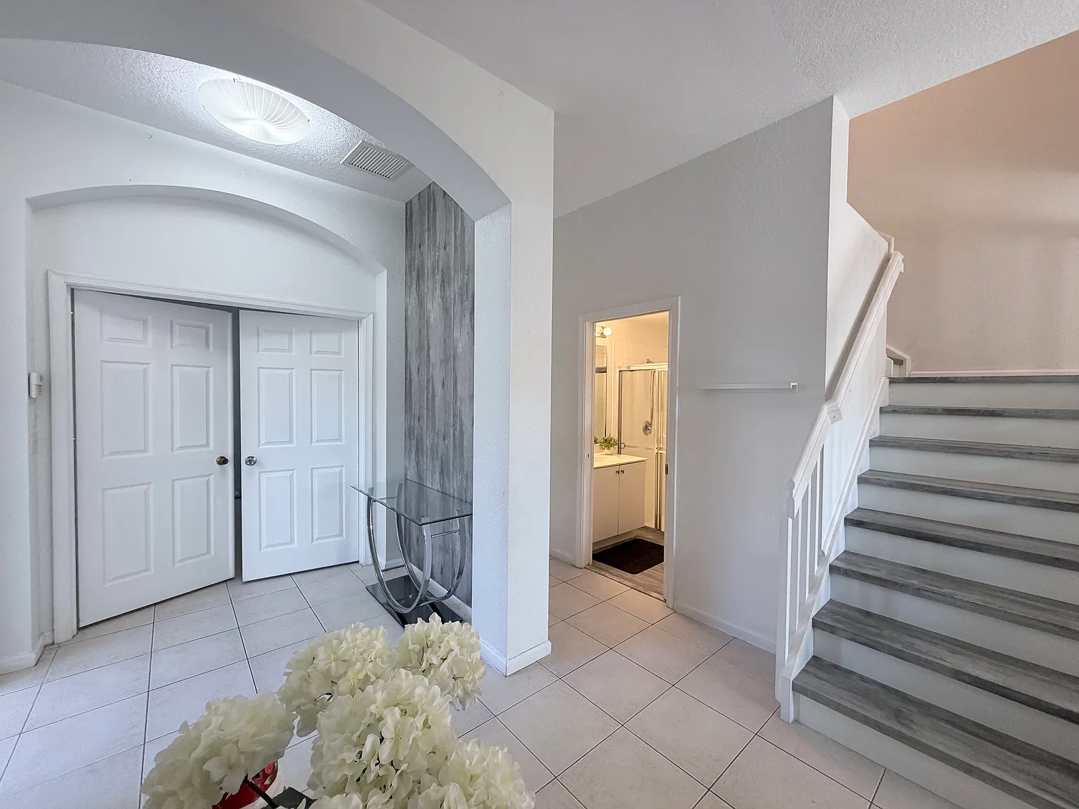 4 bed, 2005 sqft, $3,000 — Photo 2