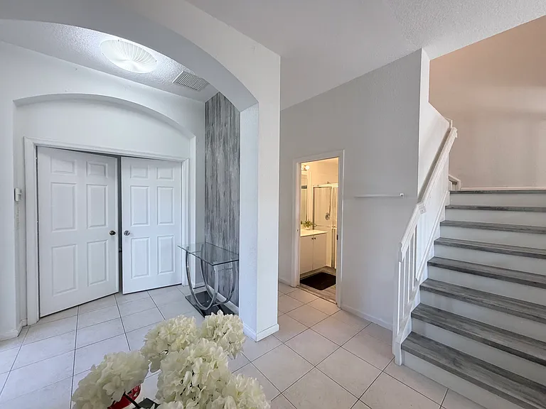 4311 SW 124th Way — Photo 2