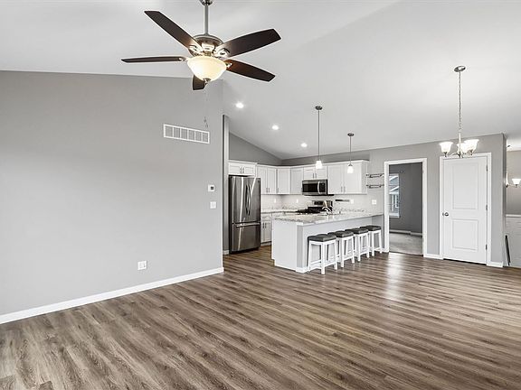 5th image of 600 Riley Ln