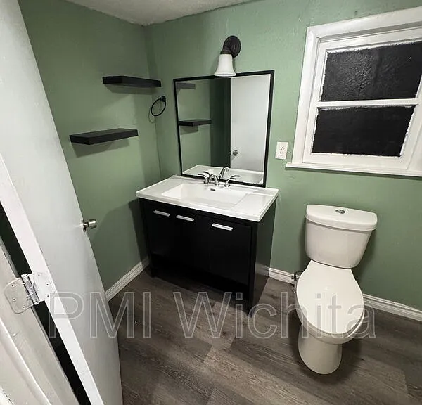 1931 S Washington Ave — Photo 9
