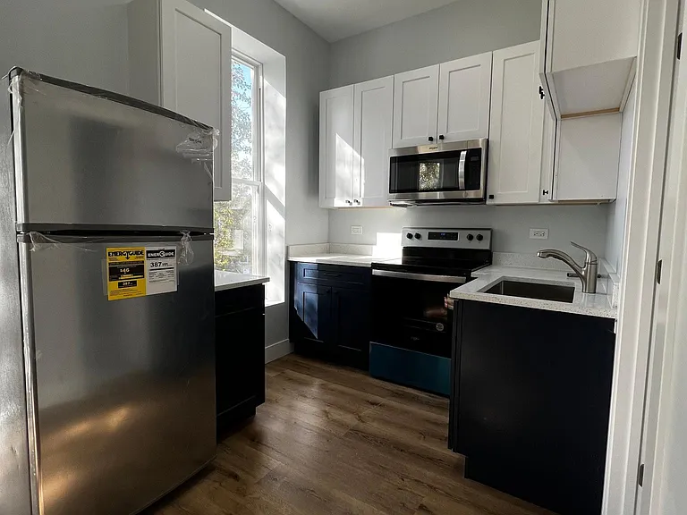 1915 S Avers Ave #2F — Photo 2