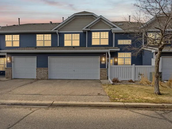 472 Hickory Ln N, Oakdale, MN 55128