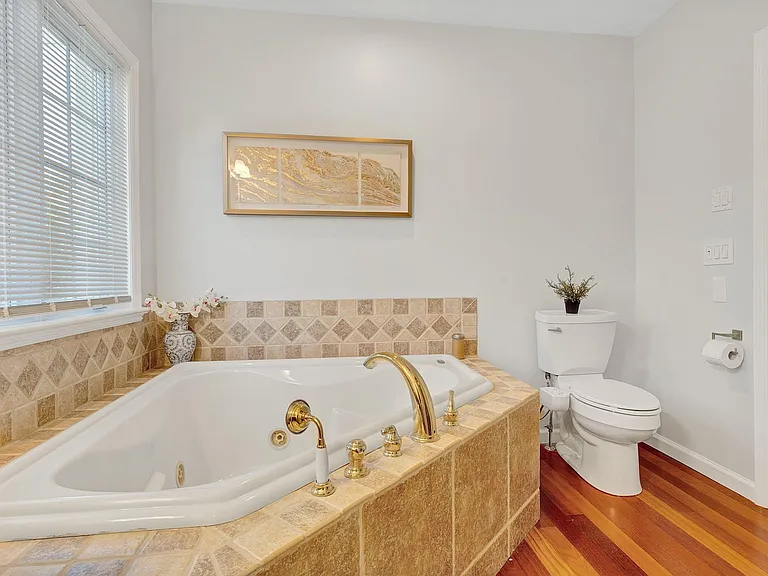 39-10 Berdan Ave — Photo 17