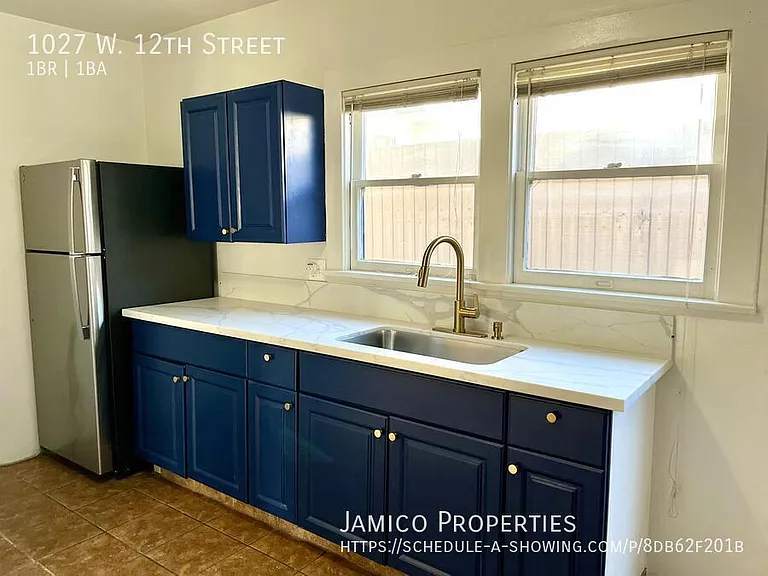 1027 W 12th St — Photo 9