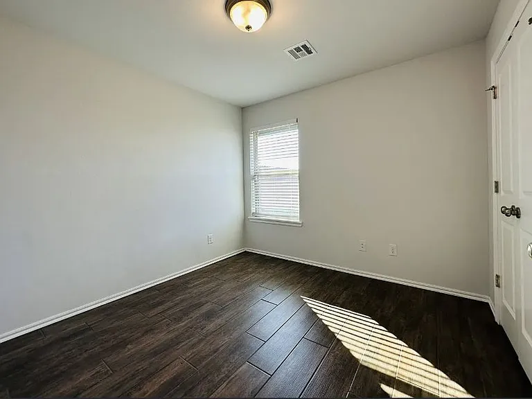 2732 NW 195th St — Photo 15