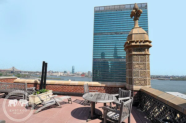 Sold by East Egg Realty | media 23