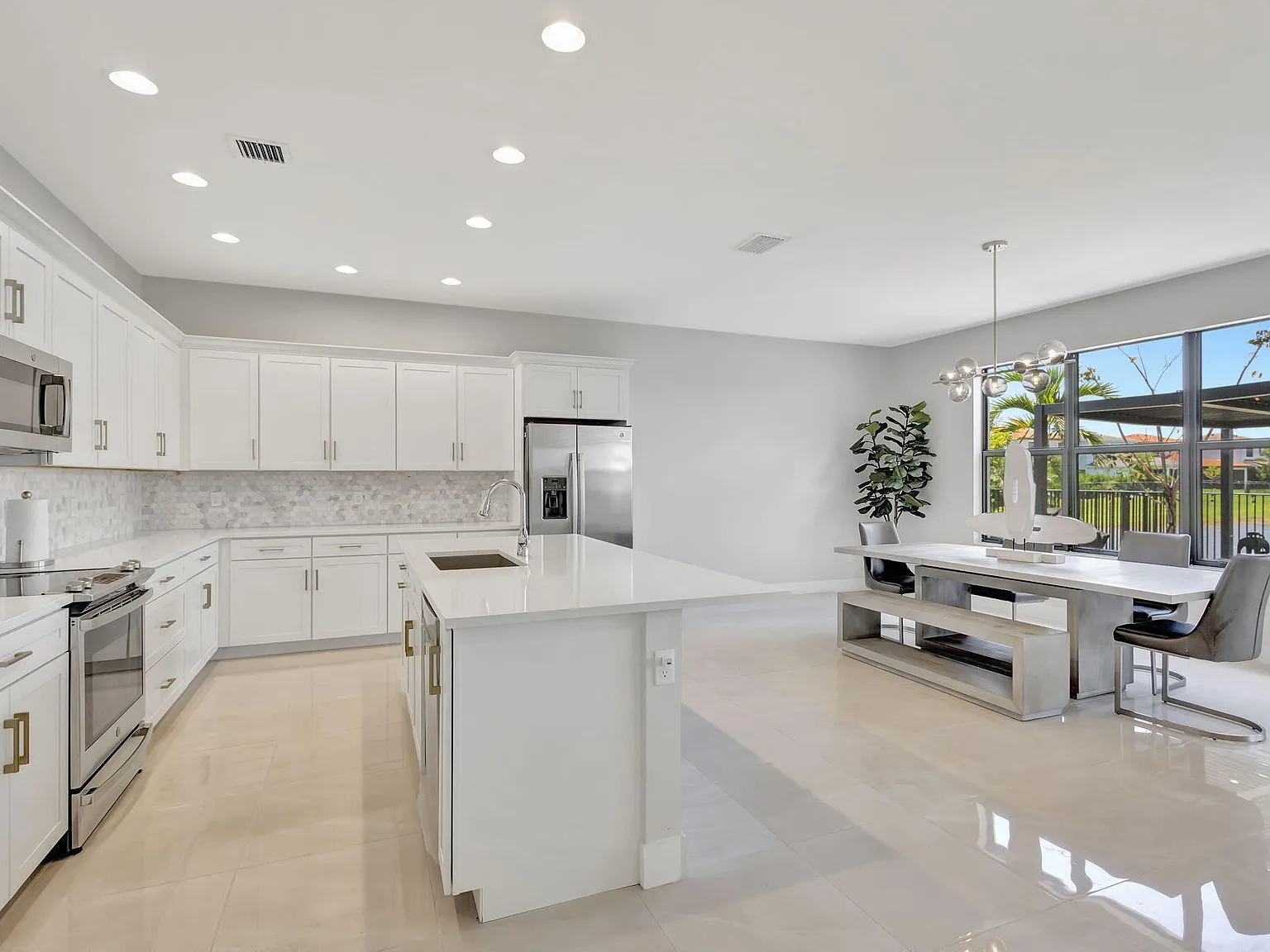 4 bed, 3.5 bath, 2512 sqft, $4,095 — Photo 4