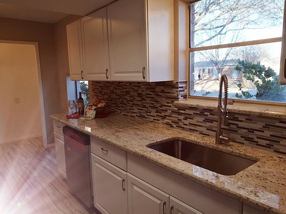 3rd image of 2925 Lambert Dr