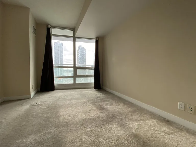 397 Front St W #2201 — Photo 13