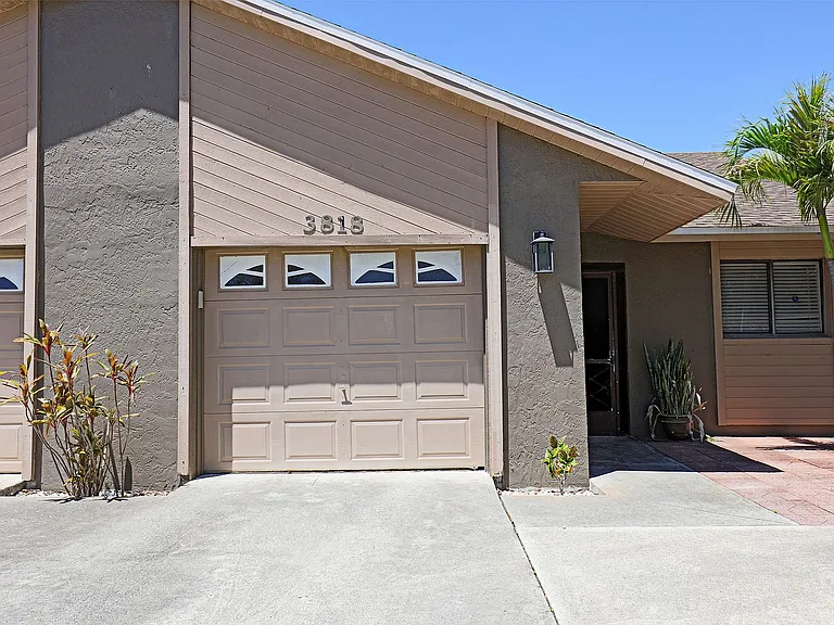 3818 SW 7th Pl — Photo 1
