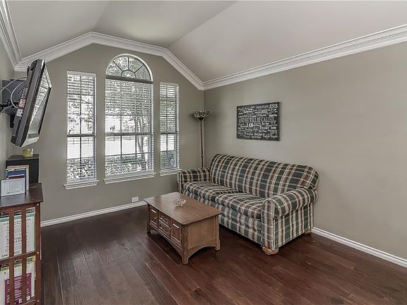 5th image of 1317 San Mateo Dr