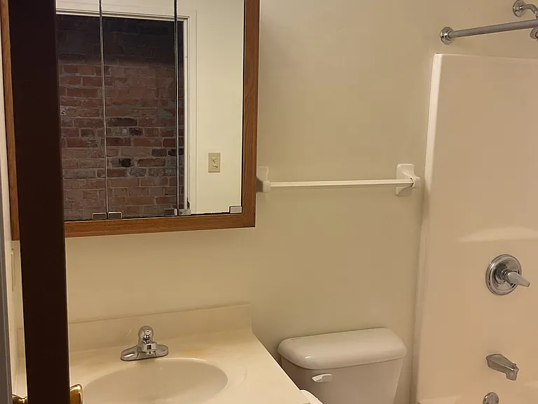225 W 9th St #5 — Photo 5