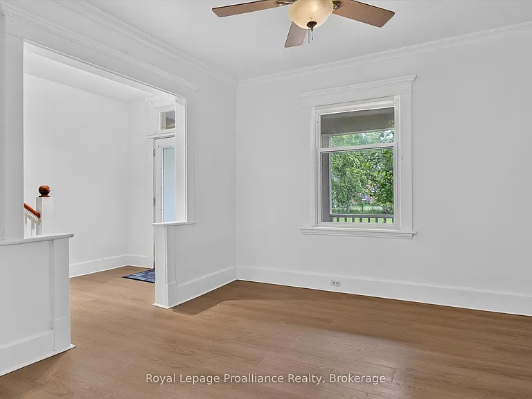 367 Edinburgh St — Photo 9