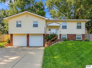1425 Cherry Tree Ln, Papillion, NE 68133