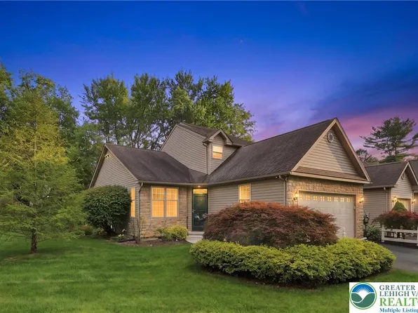 3183 Village Dr, Center Valley, PA 18034